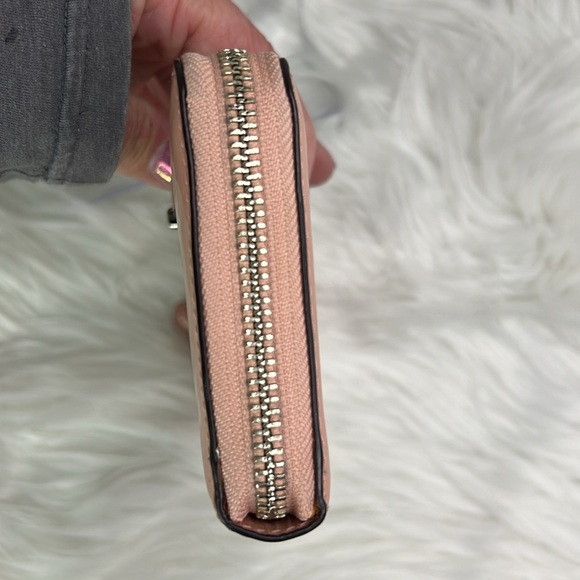 GUC- Coach patent leather longWallet - Picture 10 of 11